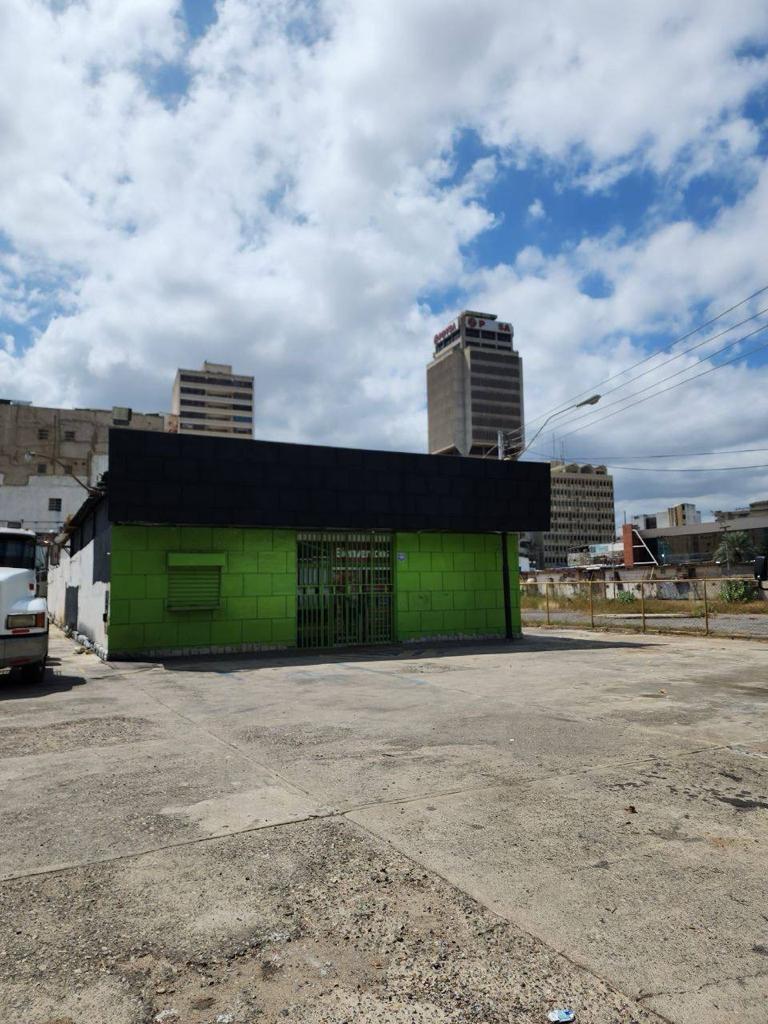 Amplio Local Comercial y Terreno Disponible para Venta y Alquiler, Diagonal al Paseo Colรณn, Puerto la Cruz