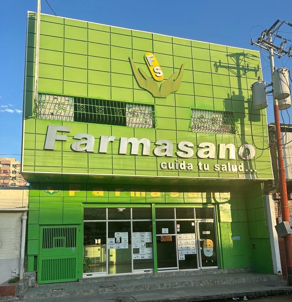 Local Comercial más Fondo de Comercio en Venta, también disponible para alquiler el Local Comercial, en la Calle Sucre Puerto la Cruz
