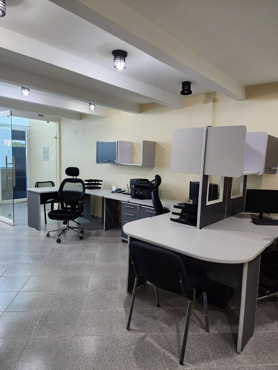 Oficinas Administrativas Disponibles para Alquiler, Ubicadas en el Centro Comercial Atlantis Center, Lechería