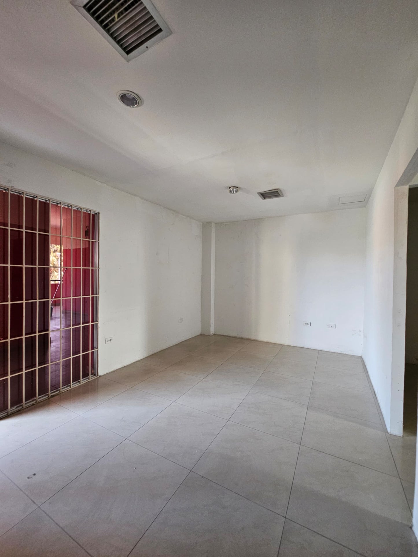 Dos Locales en Venta Ubicados en el Centro Comercial Novocentro II, Puerto la Cruz