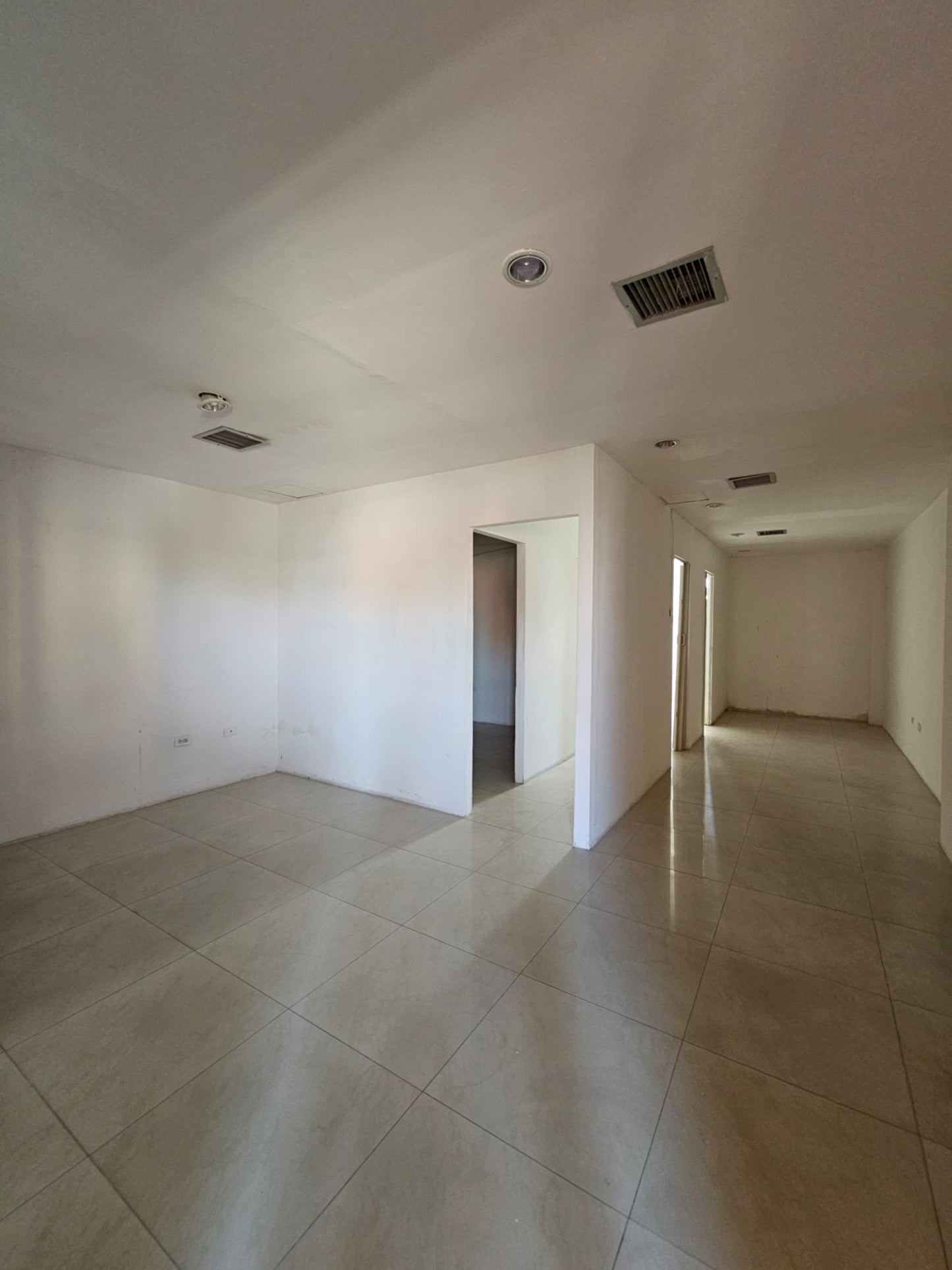 Dos Locales en Venta Ubicados en el Centro Comercial Novocentro II, Puerto la Cruz