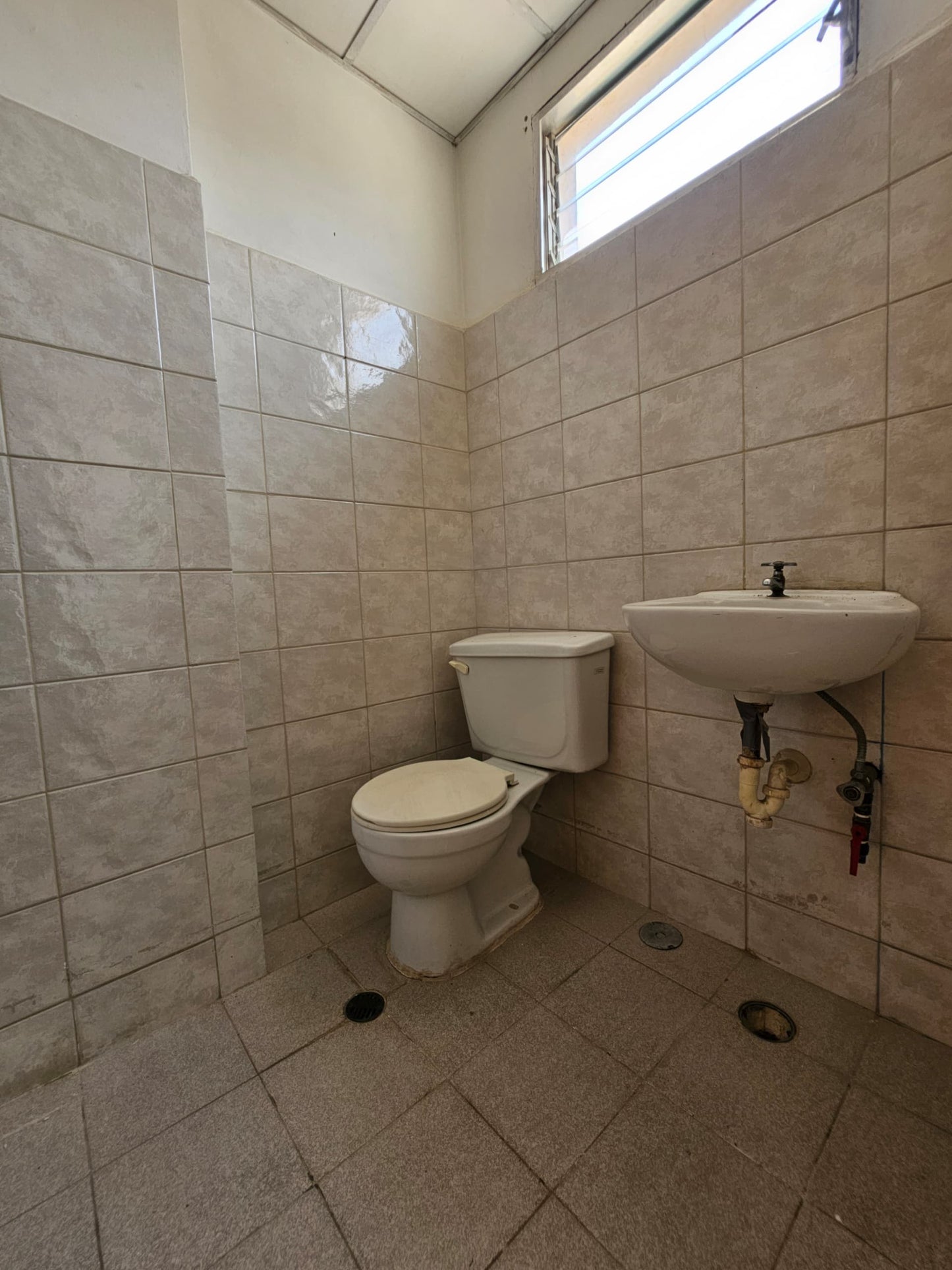 Dos Locales en Venta Ubicados en el Centro Comercial Novocentro II, Puerto la Cruz
