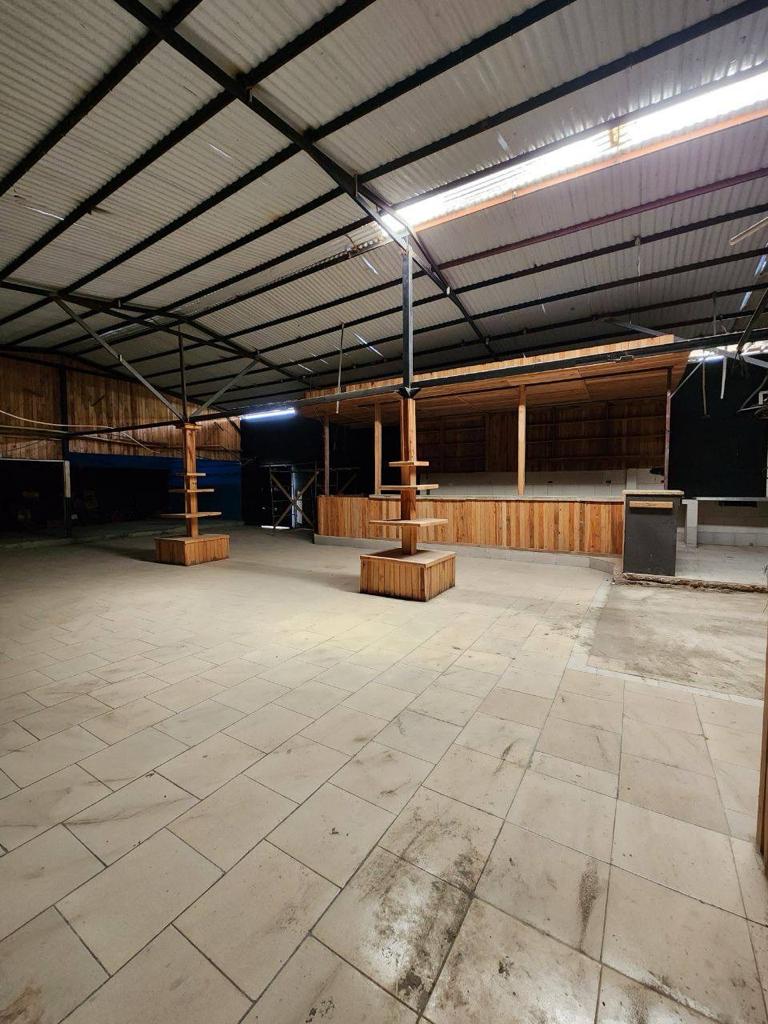 Amplio Local Comercial y Terreno Disponible para Venta y Alquiler, Diagonal al Paseo Colón, Puerto la Cruz
