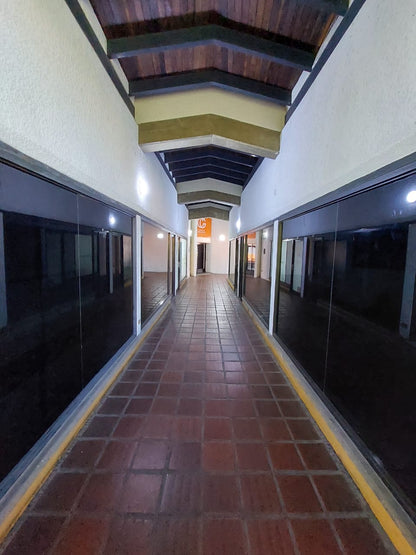 Local Comercial Disponible para Alquiler, en el Centro Comercial Peñón del Faro, en Plena Av. Principal de Lechería