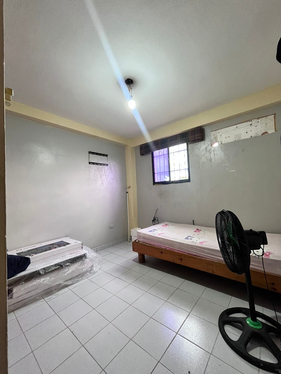 Amplia Casa en Plena Av. Bolívar de Lechería, Disponible para Alquiler Mensual y Alquiler Vacacional.