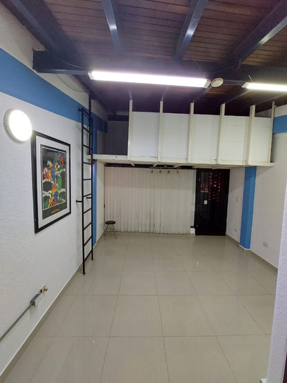 Local Comercial Disponible para Alquiler, en el Centro Comercial Peñón del Faro, en Plena Av. Principal de Lechería