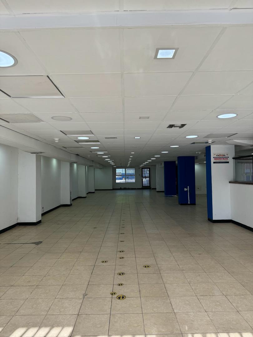 Alquiler de Edificio Comercial, con Excelente Ubicación en la Av. Principal de Lechería