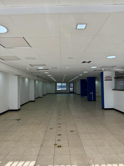 Alquiler de Edificio Comercial, con Excelente Ubicación en la Av. Principal de Lechería