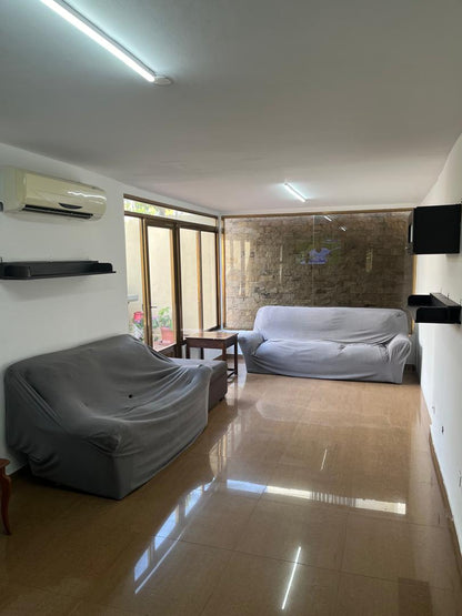 Amplia Casa en Plena Av. Bolívar de Lechería, Disponible para Alquiler Mensual y Alquiler Vacacional.