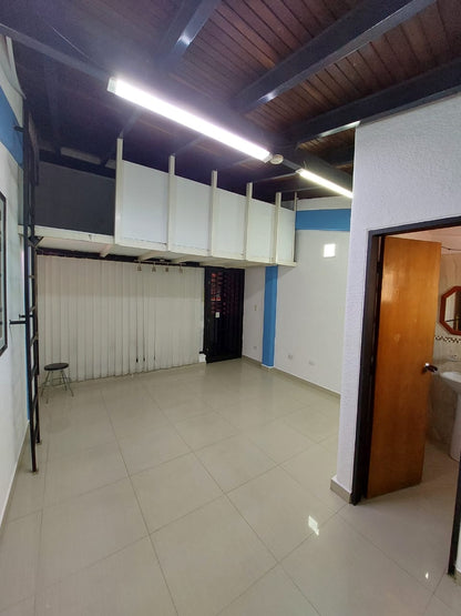 Local Comercial Disponible para Alquiler, en el Centro Comercial Peñón del Faro, en Plena Av. Principal de Lechería