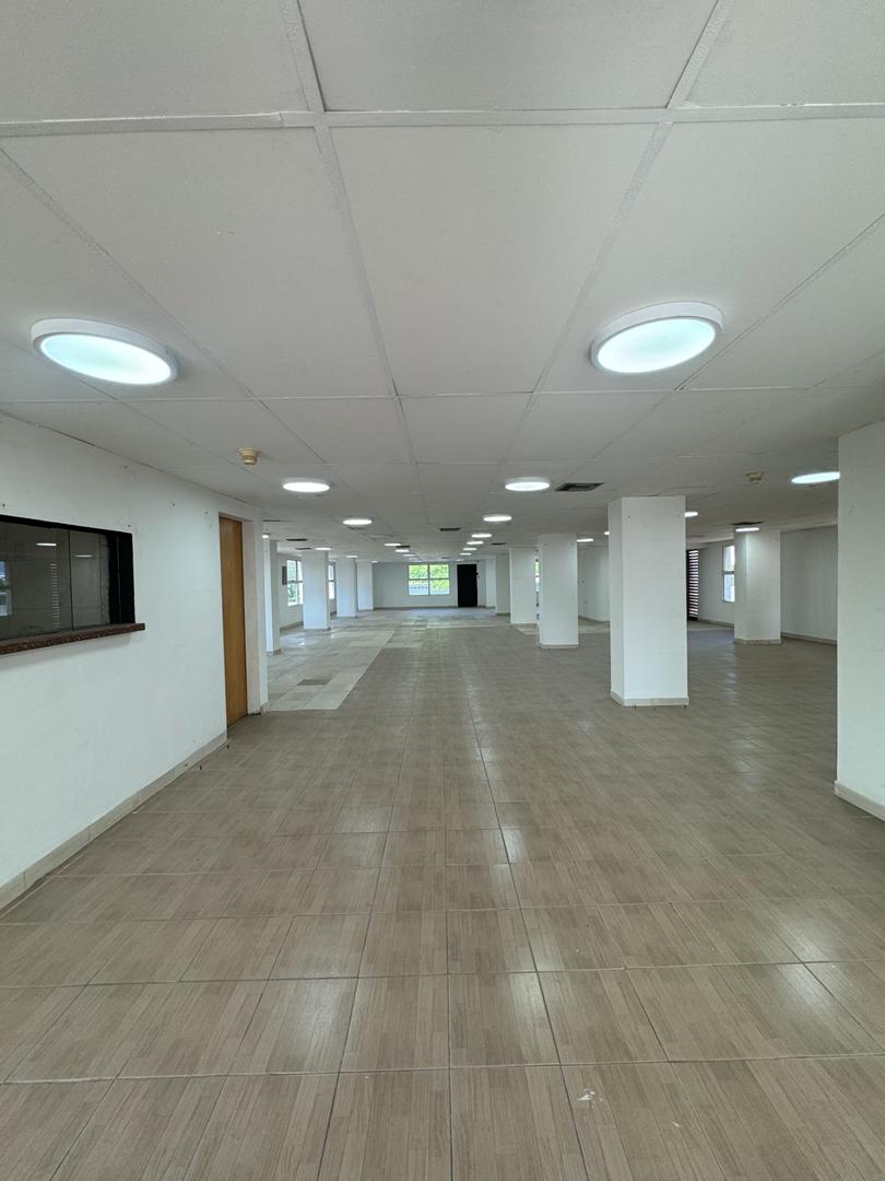 Alquiler de Edificio Comercial, con Excelente Ubicación en la Av. Principal de Lechería