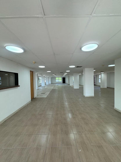 Alquiler de Edificio Comercial, con Excelente Ubicación en la Av. Principal de Lechería