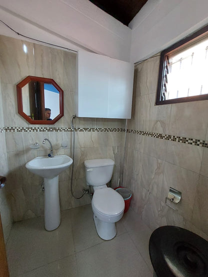 Local Comercial Disponible para Alquiler, en el Centro Comercial Peñón del Faro, en Plena Av. Principal de Lechería