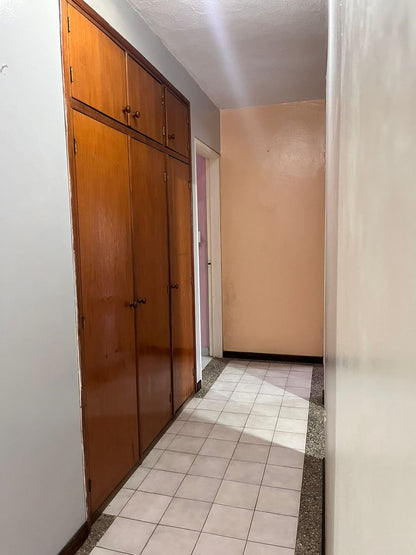 Amplia Casa en Plena Av. Bolívar de Lechería, Disponible para Alquiler Mensual y Alquiler Vacacional.