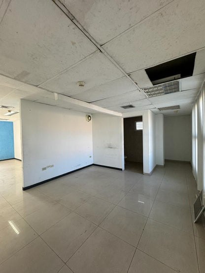 Alquiler de Edificio Comercial, con Excelente Ubicación en la Av. Principal de Lechería