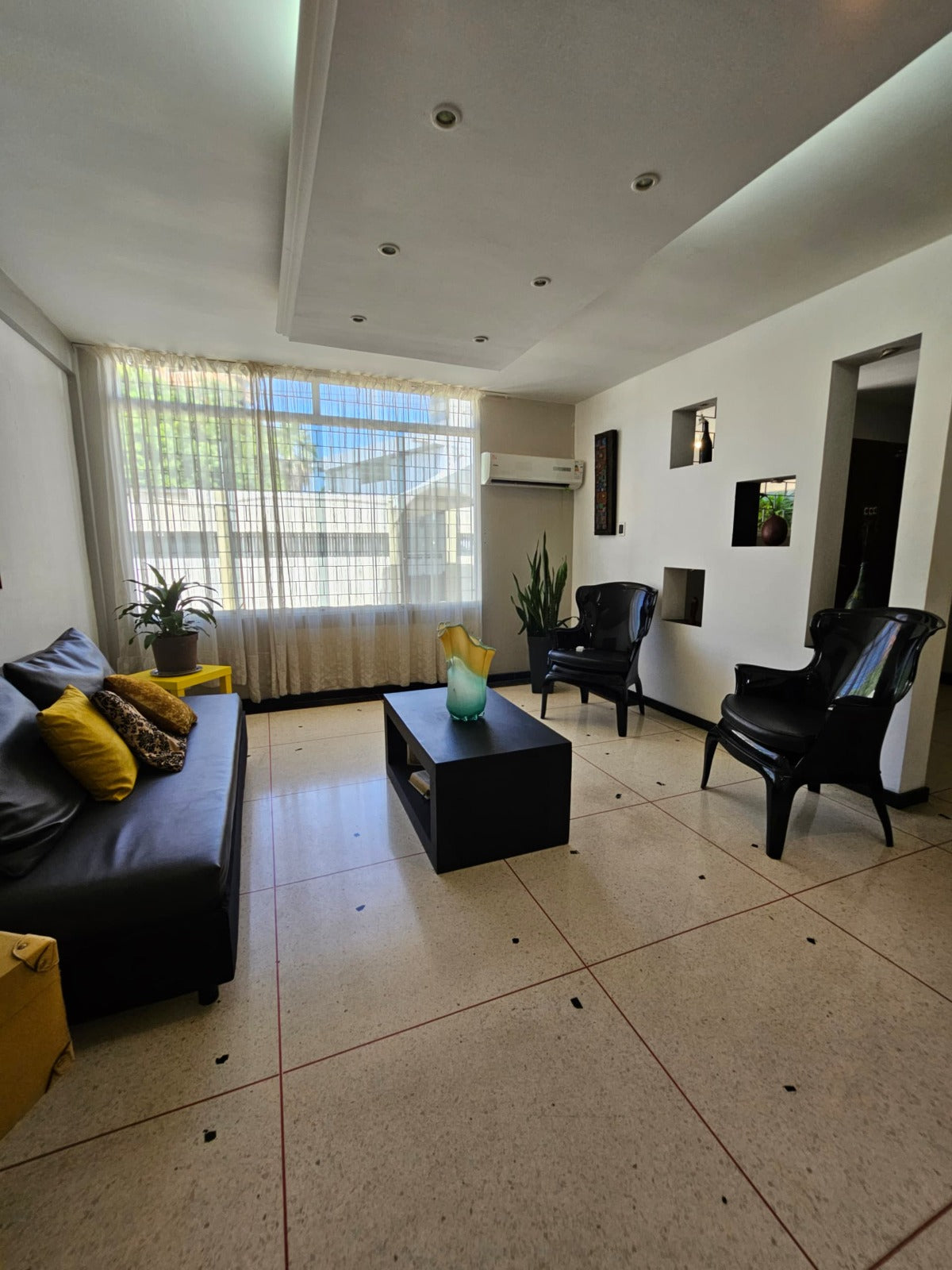 Casa Comercial en Alquiler Ubicada en la Avenida Principal de Lechería
