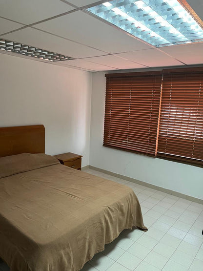 Amplia Casa en Plena Av. Bolívar de Lechería, Disponible para Alquiler Mensual y Alquiler Vacacional.