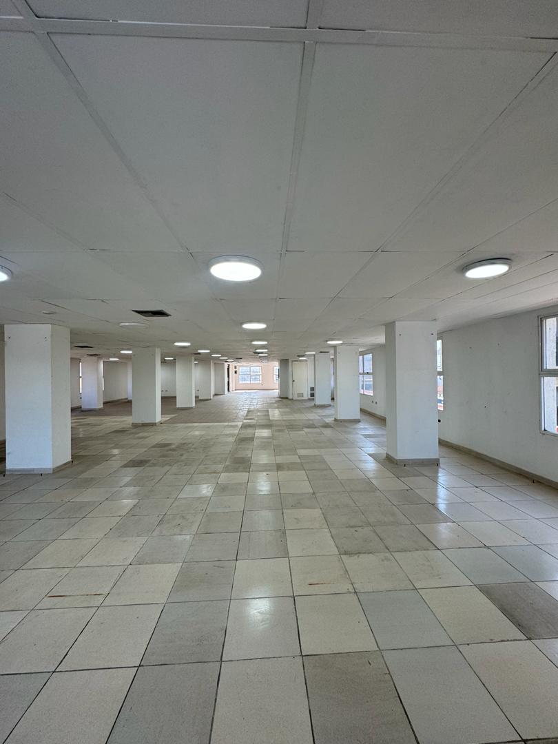 Alquiler de Edificio Comercial, con Excelente Ubicación en la Av. Principal de Lechería