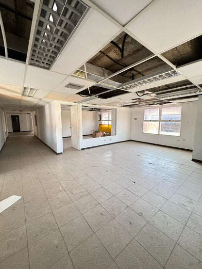 Alquiler de Edificio Comercial, con Excelente Ubicación en la Av. Principal de Lechería