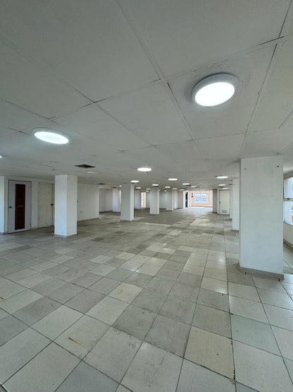 Alquiler de Edificio Comercial, con Excelente Ubicación en la Av. Principal de Lechería