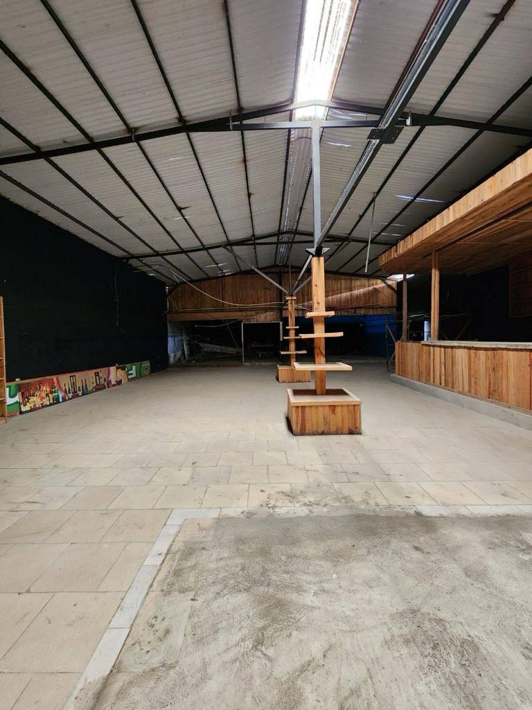 Amplio Local Comercial y Terreno Disponible para Venta y Alquiler, Diagonal al Paseo Colón, Puerto la Cruz