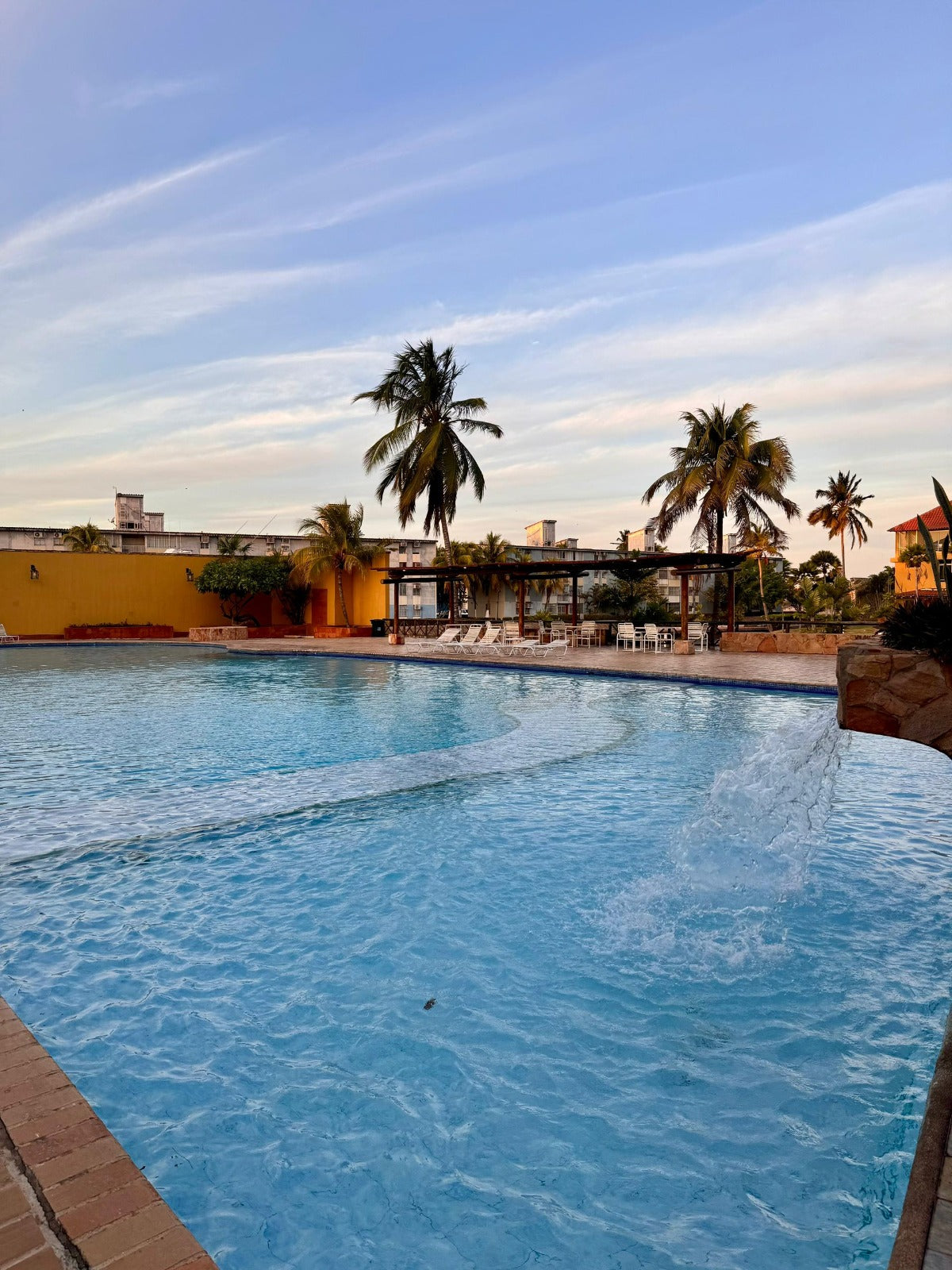 En Venta Excelente Apartamento Para Remodelar a Su Gusto, en el C.R. Las Marinas, Lechería