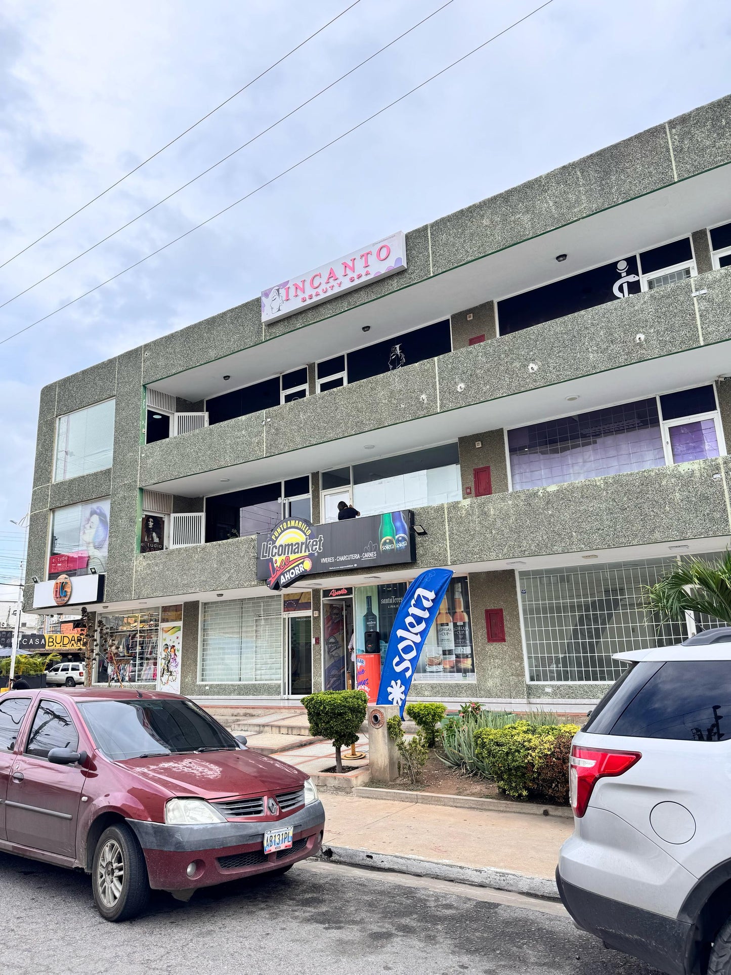 Excelente Local en Alquiler, Ubicado en el Centro Comercial Los Delfines, Lechería