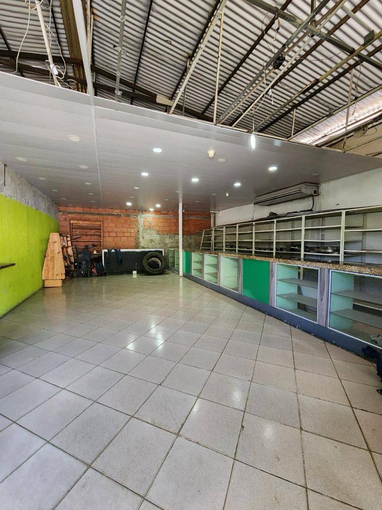 Amplio Local Comercial y Terreno Disponible para Venta y Alquiler, Diagonal al Paseo Colón, Puerto la Cruz