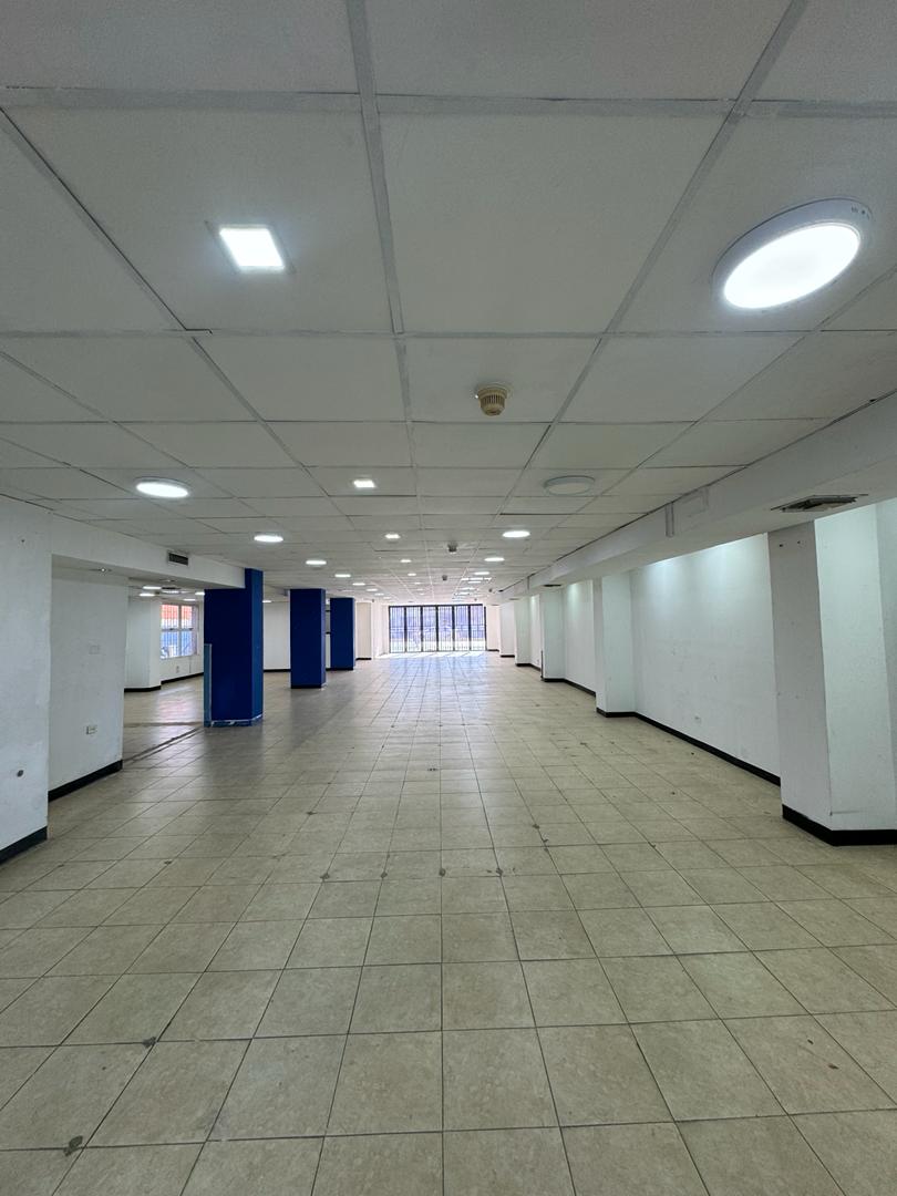 Alquiler de Edificio Comercial, con Excelente Ubicación en la Av. Principal de Lechería