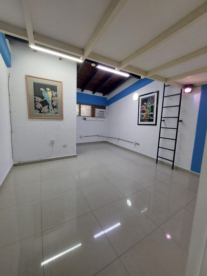 Local Comercial Disponible para Alquiler, en el Centro Comercial Peñón del Faro, en Plena Av. Principal de Lechería