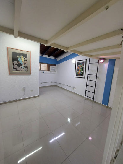 Local Comercial Disponible para Alquiler, en el Centro Comercial Peñón del Faro, en Plena Av. Principal de Lechería