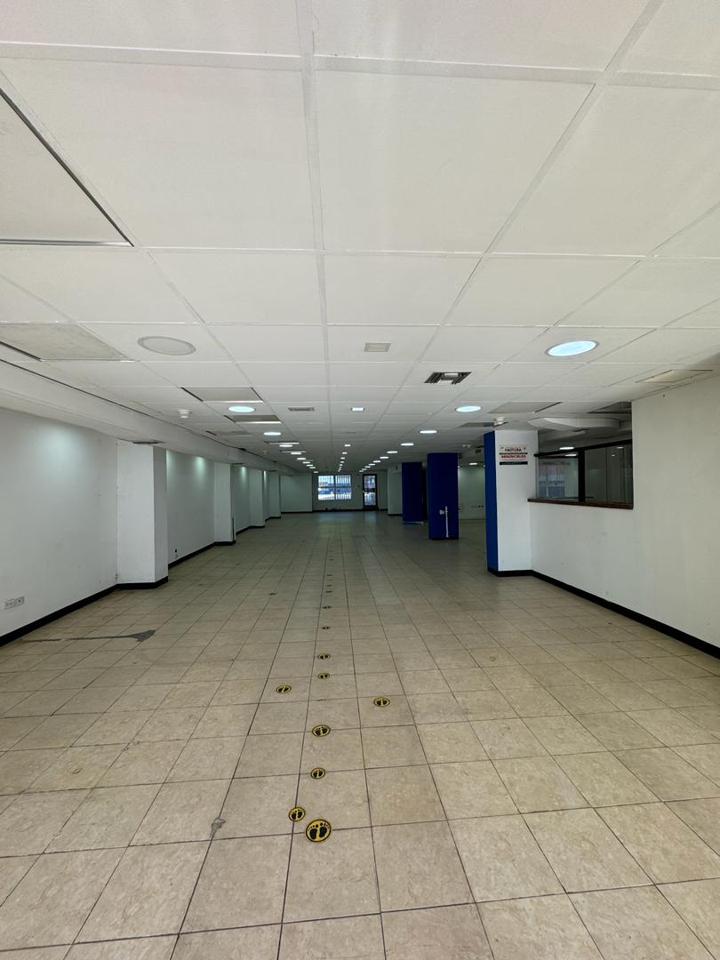 Alquiler de Edificio Comercial, con Excelente Ubicación en la Av. Principal de Lechería