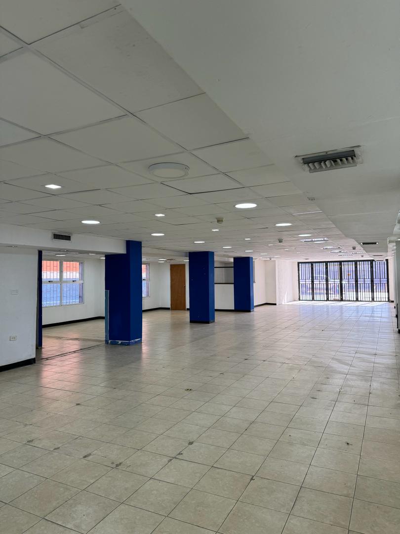 Alquiler de Edificio Comercial, con Excelente Ubicación en la Av. Principal de Lechería