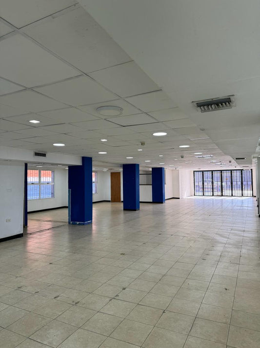 Alquiler de Edificio Comercial, con Excelente Ubicación en la Av. Principal de Lechería