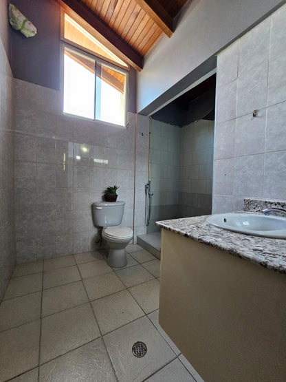 Casa Comercial en Alquiler Ubicada en la Avenida Principal de Lechería