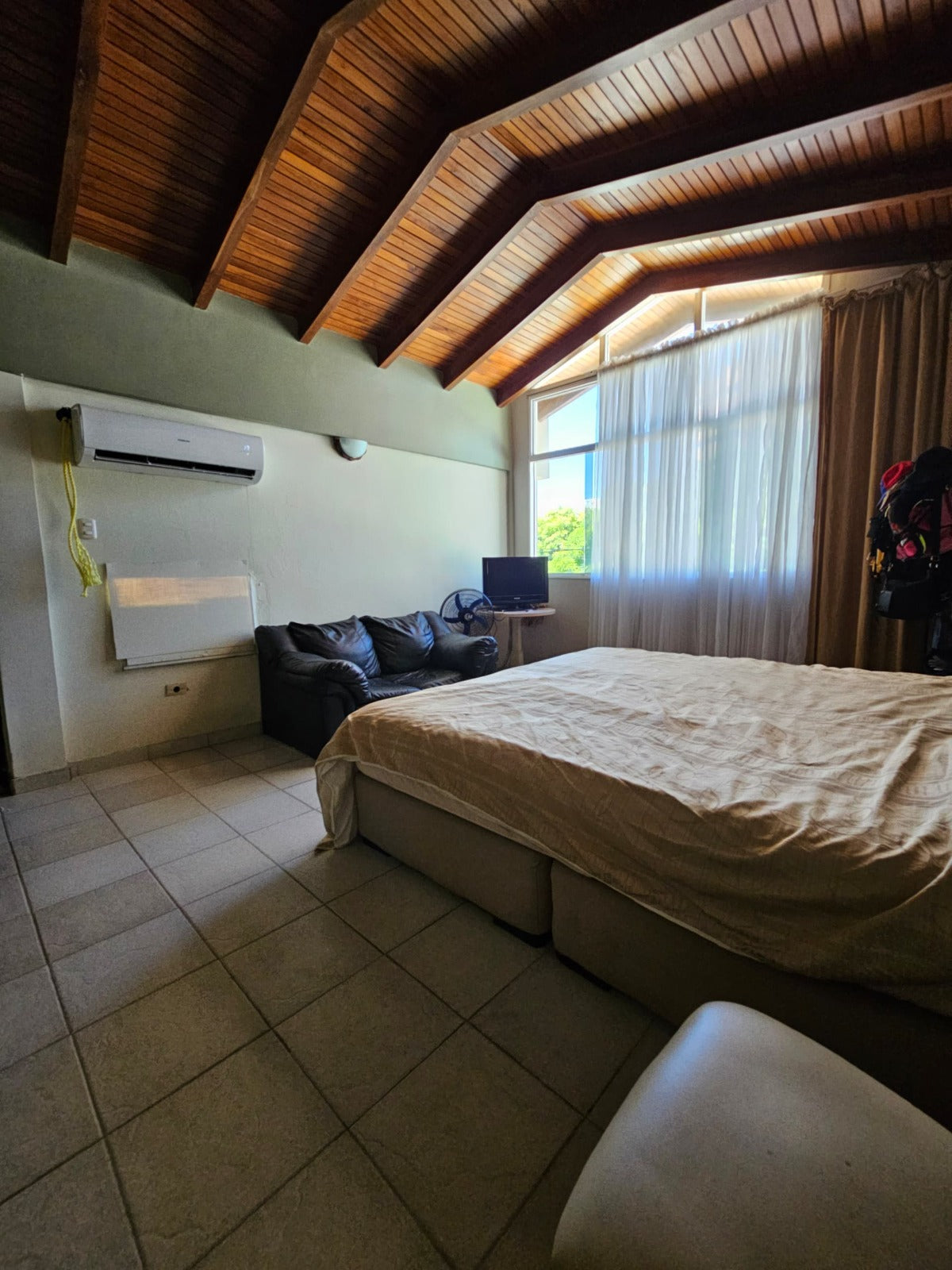 Casa Comercial en Alquiler Ubicada en la Avenida Principal de Lechería
