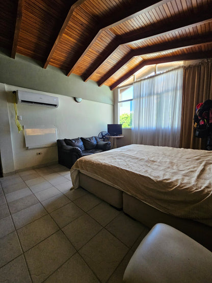 Casa Comercial en Alquiler Ubicada en la Avenida Principal de Lechería