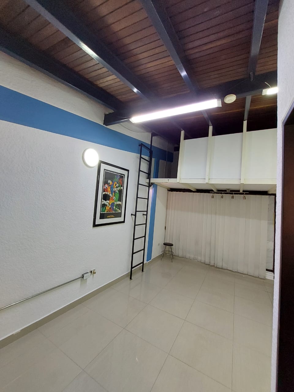 Local Comercial Disponible para Alquiler, en el Centro Comercial Peñón del Faro, en Plena Av. Principal de Lechería