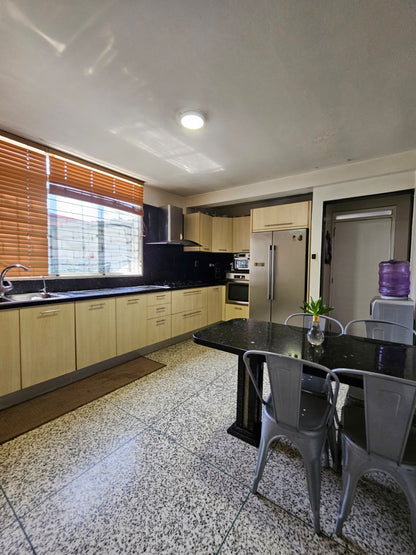 Casa Comercial en Alquiler Ubicada en la Avenida Principal de Lechería