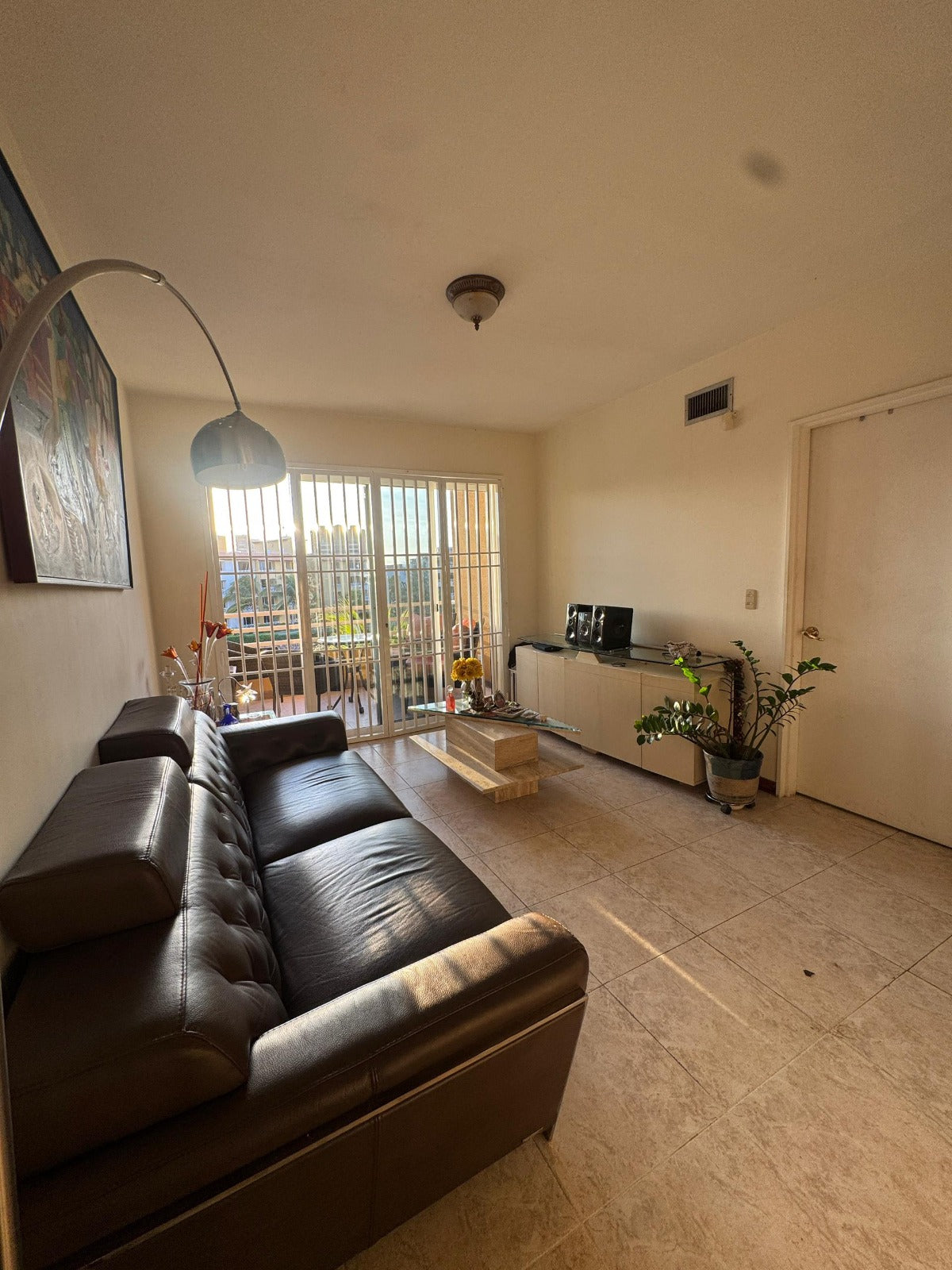En Venta Excelente Apartamento Para Remodelar a Su Gusto, en el C.R. Las Marinas, Lechería