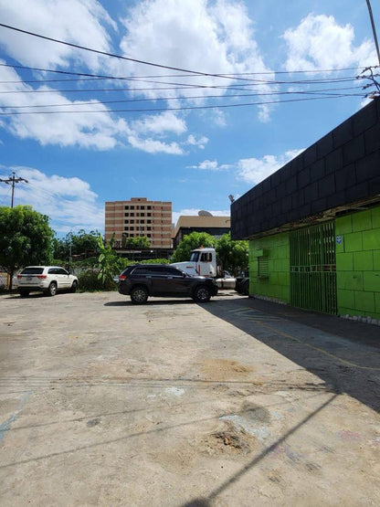 Amplio Local Comercial y Terreno Disponible para Venta y Alquiler, Diagonal al Paseo Colón, Puerto la Cruz