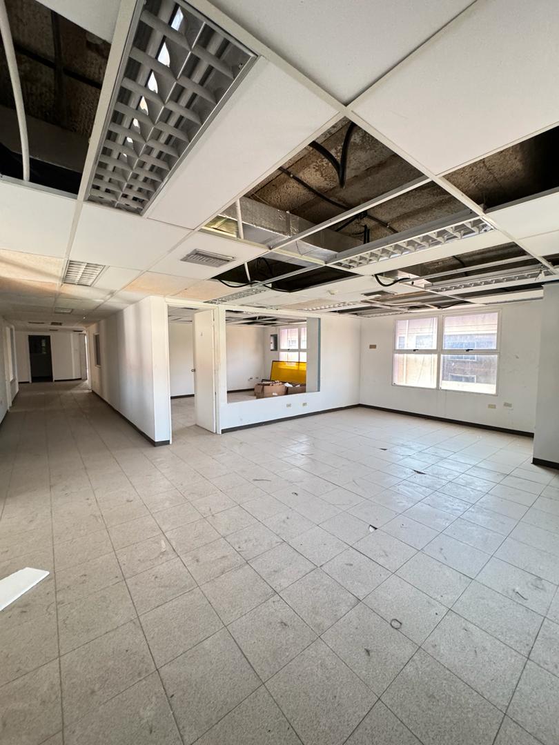 Alquiler de Edificio Comercial, con Excelente Ubicación en la Av. Principal de Lechería