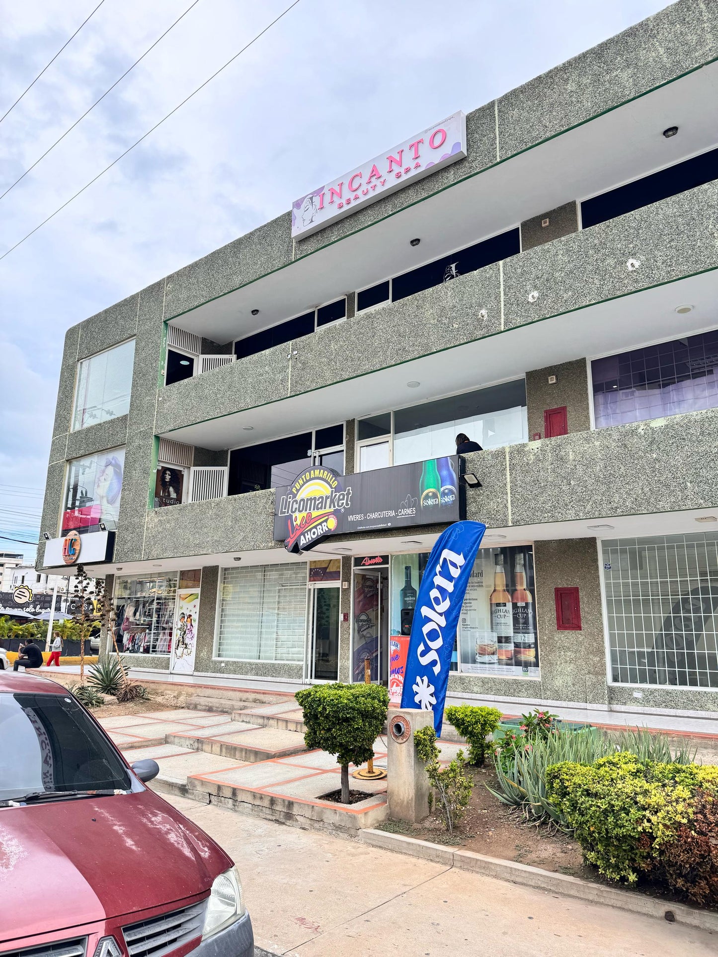 Excelente Local en Alquiler, Ubicado en el Centro Comercial Los Delfines, Lechería