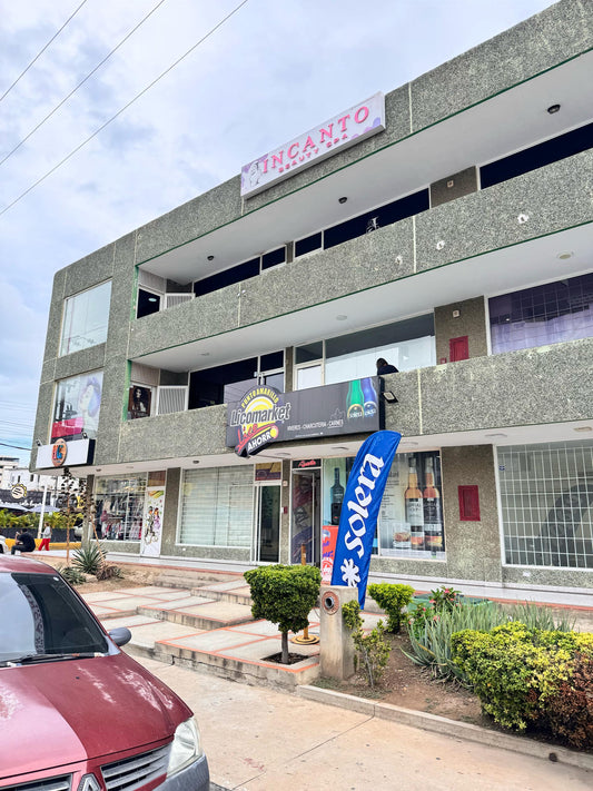 Excelente Local en Alquiler, Ubicado en el Centro Comercial Los Delfines, Lechería