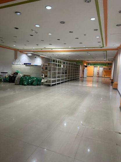 Local Comercial más Fondo de Comercio en Venta, también disponible para alquiler el Local Comercial, en la Calle Sucre Puerto la Cruz