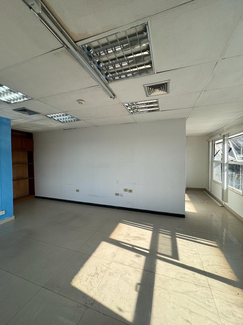 Alquiler de Edificio Comercial, con Excelente Ubicación en la Av. Principal de Lechería