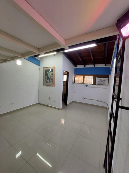 Local Comercial Disponible para Alquiler, en el Centro Comercial Peñón del Faro, en Plena Av. Principal de Lechería